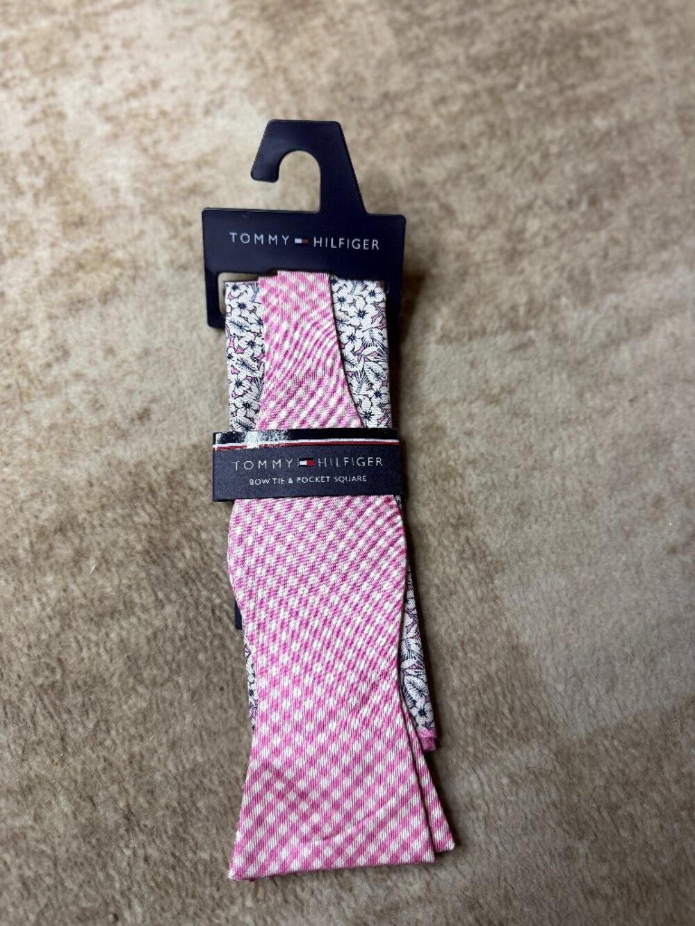 Tommy Hilfiger Bow Tie & Pocket Square Set Pink Gingham Floral NWT